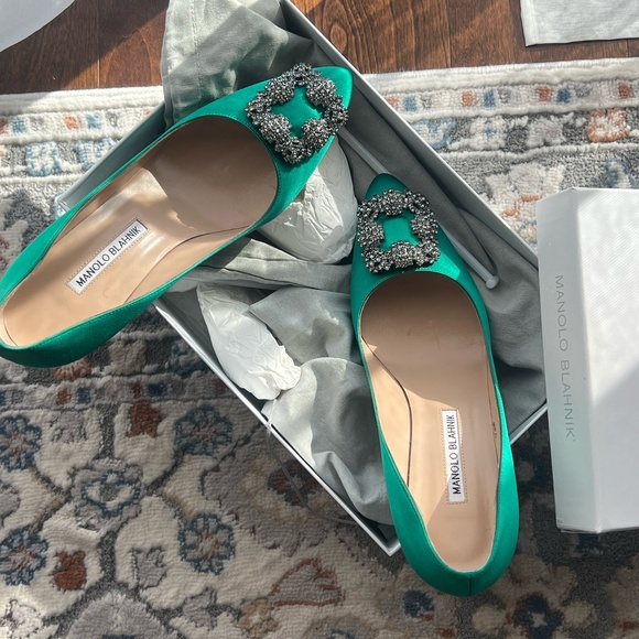 Manolo Blahnik Hengisi - Picture 1 of 3